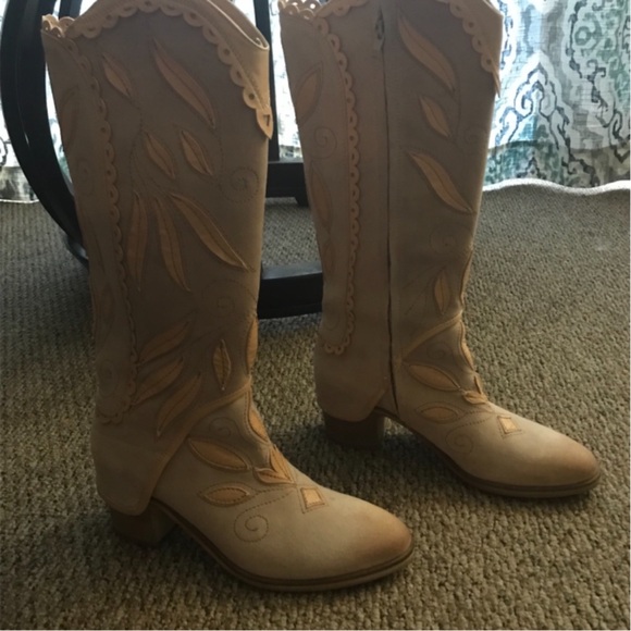 Sundance Appliquéd Birch Leaf Boots, EUC, 9 - Picture 3 of 10